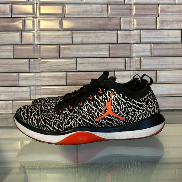 Jordan trainer 1 low elephant infrared.Size11.Used. Authentic. Good condition - Picture 3 of 8